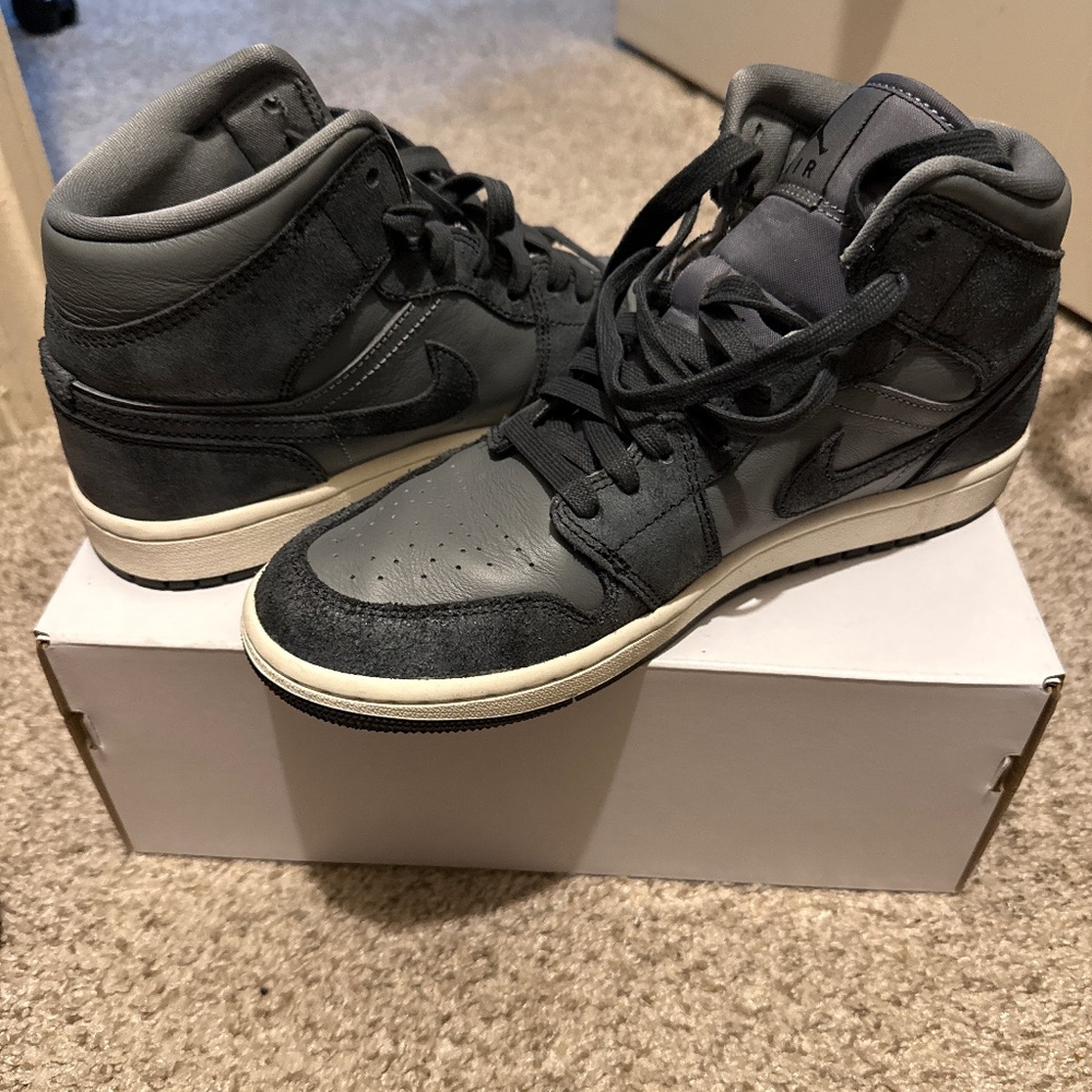 Women Mids